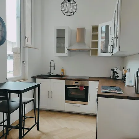 • La Brique Rose - Apt 2p - Place Jeanne D'arc Apartment