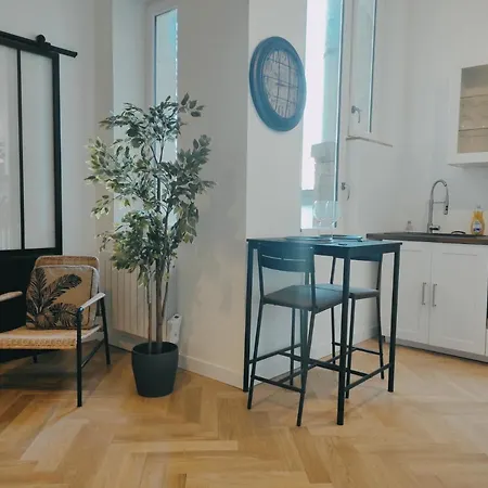 • La Brique Rose - Apt 2p - Place Jeanne D'arc Apartment *