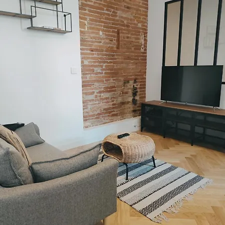 • La Brique Rose - Apt 2p - Place Jeanne D'arc Apartment *
